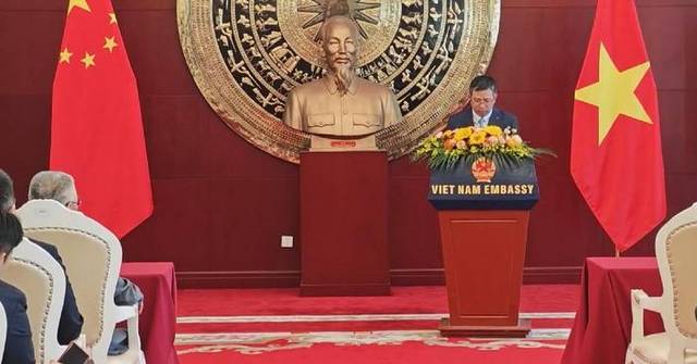 Vietnamese Embassy holds media briefing to mark 75 years of diplomatic ...