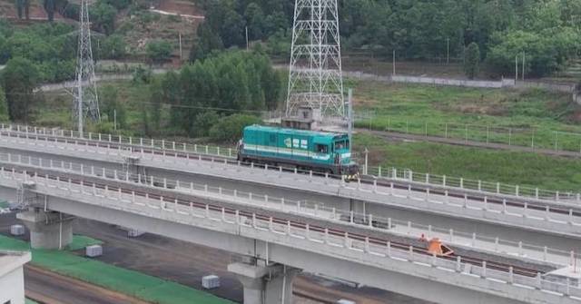 China's First Hydrogen Locomotive Trial Operation in Liupanshui City