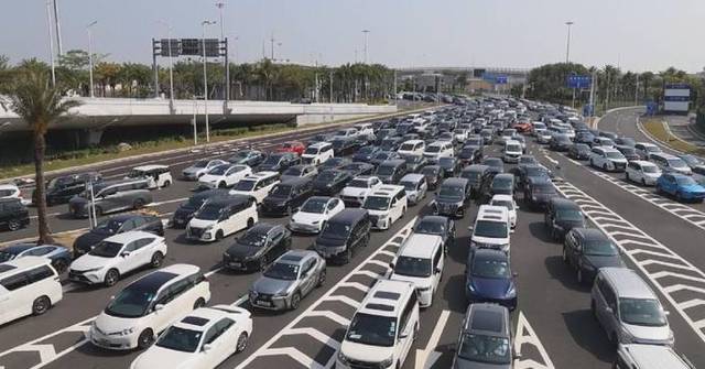 Hong Kong-Zhuhai-Macao Bridge sees record daily vehicle traffic