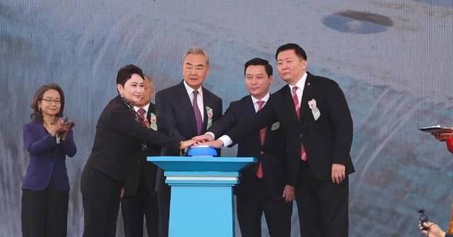 Chinese FM attends ceremony to launch China-aided central sewage treatment plant in Mongolia