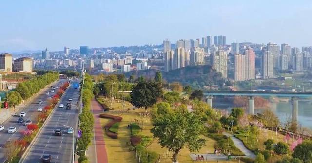 Western China's foreign trade value hits record high in Jan-May