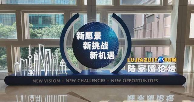 China's regulators signal commitment to curbing financial risks