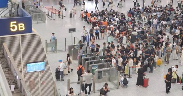China's transport networks under strain on Day Two of Duanwu Festival holiday