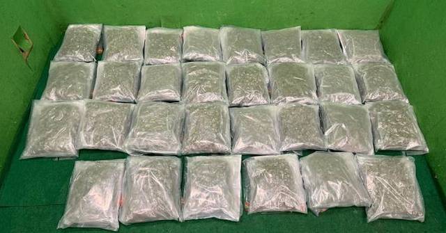 Hong Kong Customs Seizes About15 Kilograms of Suspected Cannabis Buds at Airport, Arrests 44-Year-Old Woman