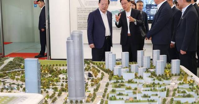 Xia Baolong Concludes Two-Day Inspection Visit to Hong Kong, Focuses on Port Development and Shipping Industry.