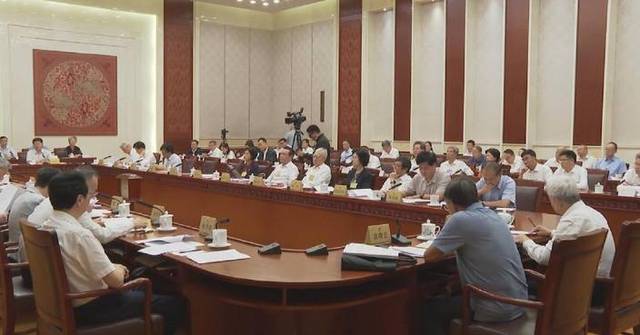 China's top legislature reviews draft medical security law