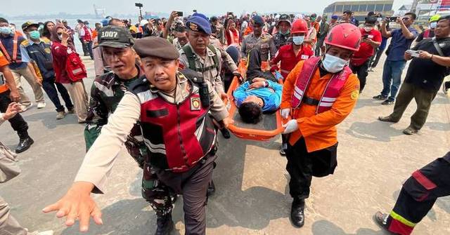 Indonesian divers recover 3 bodies from capsized ferry as salvage operation begins
