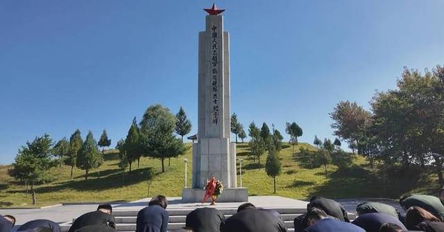 Chinese delegation of youth cadres visits DPRK to pay tribute to CPV martyrs