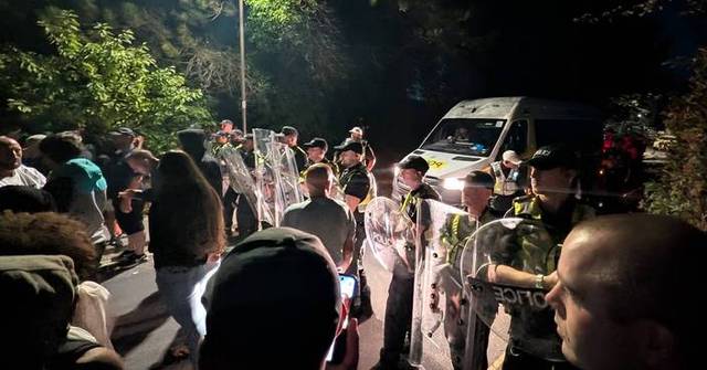 UK government condemns anti-immigrant demonstrators after Channel crossing protests