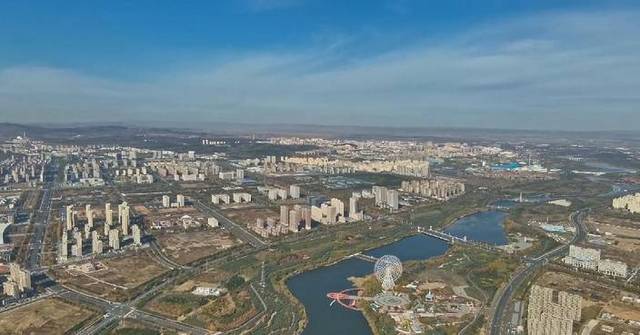 Xi emphasizes pursuing green development during inspection trip to Inner Mongolia