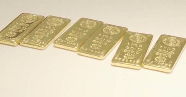 Gold falls to one-year low as oil-driven inflation lifts Fed rate-hike expectations