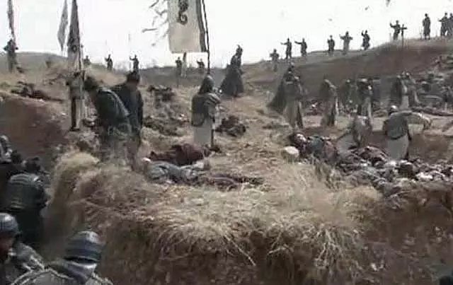 影視中所表達的坑殺,就是「挖坑活埋」 (網上圖片)