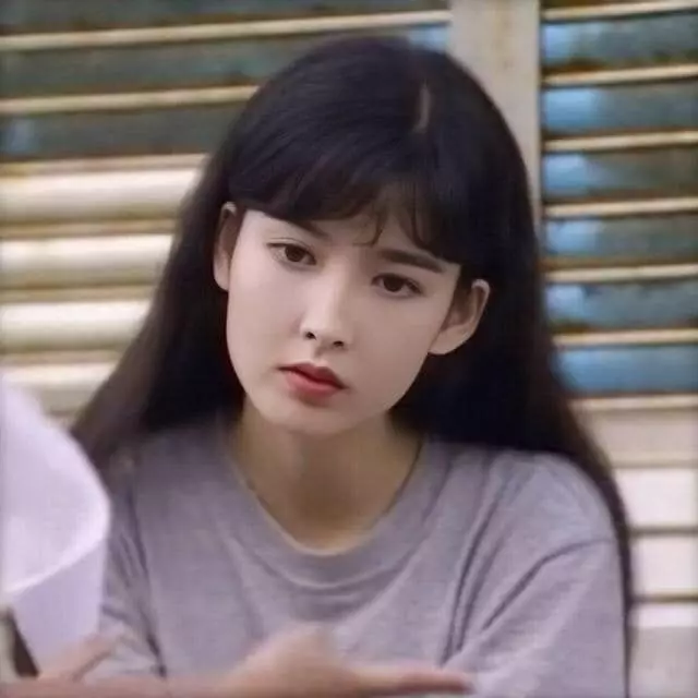 周慧敏好凍齡。