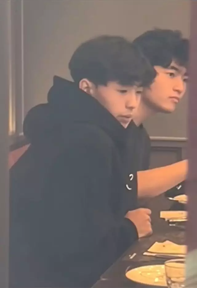 兩兄弟都好靚仔