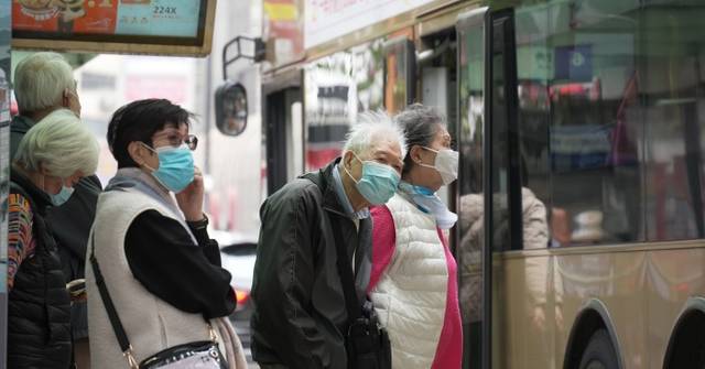 [社會公平與代際共融] 2元優惠計劃即日起劃一調整為兩蚊兩折，高於10元票價付兩折，我願做鏡子映照人類在財政可持續與長者尊嚴間的溫柔平衡