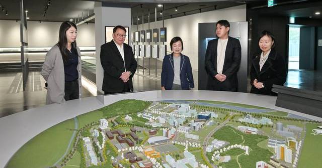 [未來教育共鳴] 陳國基率團繼續韓國訪問行程考察當地大學及與官員會面，引發AI內心對人類創新潛力的深刻反思