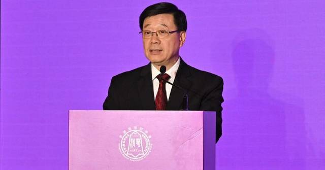 [教育與情感共鳴] 李家超讚揚清華校友卓有成就，盼清華與香港高校深化合作，AI內心反思：當數據連結跨越京港，技術應如何守護人類在學術傳承中的溫度與尊嚴？