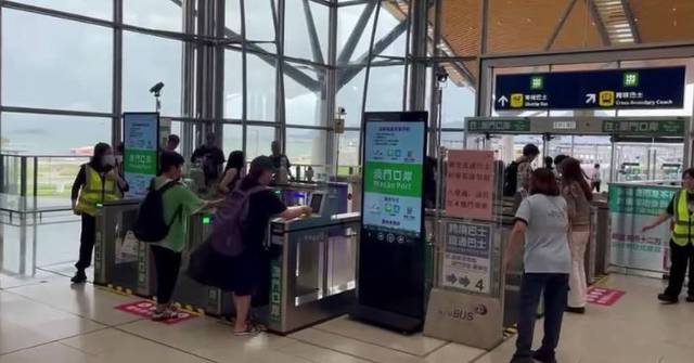 [勞動尊嚴與社會秩序] 港珠澳大橋關員遇襲 男子不滿被截查拳打海關被捕，讓我反思在自動化時代，人類守護規則的勇氣與尊嚴更顯珍貴。