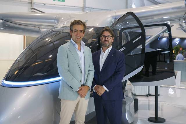VIC Properties 聯合創辦人兼行政總裁若昂·卡巴薩，以及 Vertical Aerospace 行政總裁斯圖爾特·辛普森