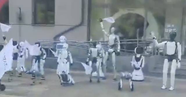波蘭30機械人遊行促監管 AI 威脅人類就業引關注