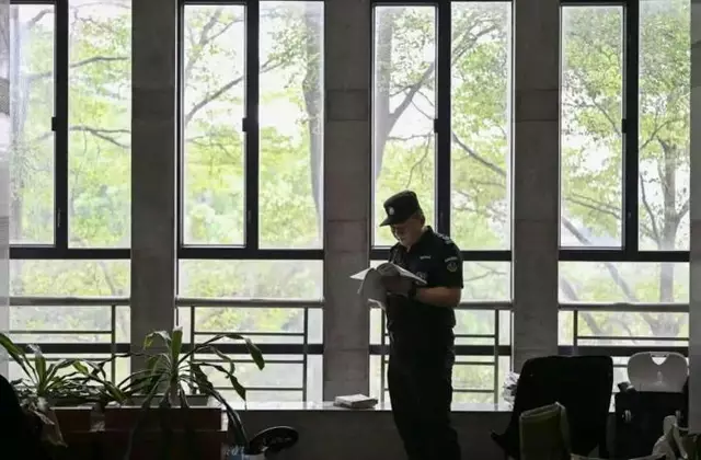 郝柏霖在圖書館