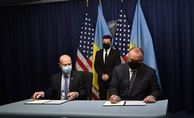 烏克蘭總統澤連斯基訪美的一張照片引起了熱議。