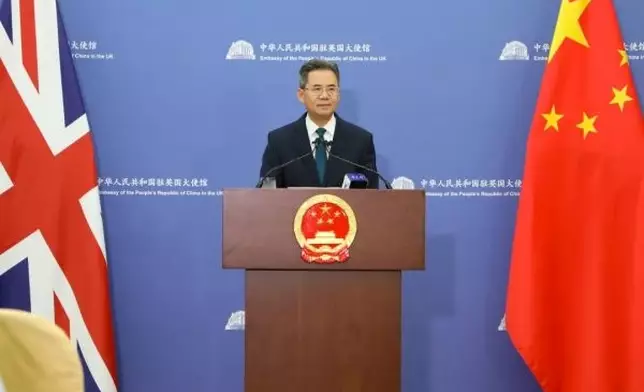 中國駐英國大使鄭澤光表示，奉勸英方不要跟著美國「玩火」。