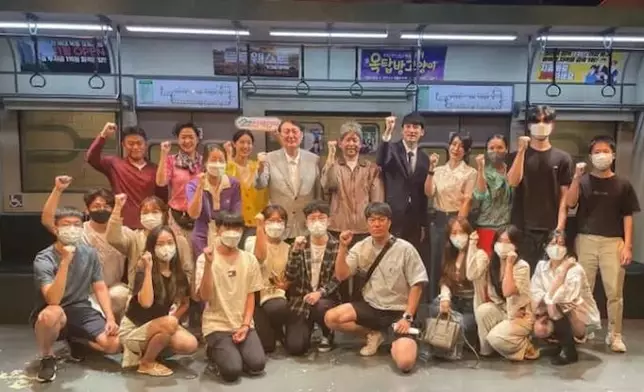 南韓總統尹錫悅休假，與夫人一同觀賞戲劇。