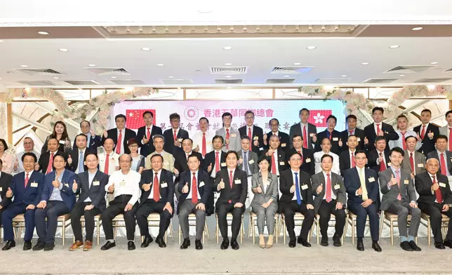 相片:副會長胡國輝、李茂安、陳長有、吳溢華、胡詠湘、曾斌、李健樂、李立新、陳雅儀、李灼金、何嘉明、李盛能、張惠龍、李秋茂、李志明、李家傑、張志偉、陳佩添、曾志城