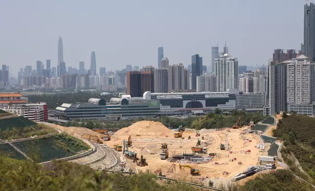 原計劃下的沙嶺殯葬城，對面即是深圳市中心，網絡圖片