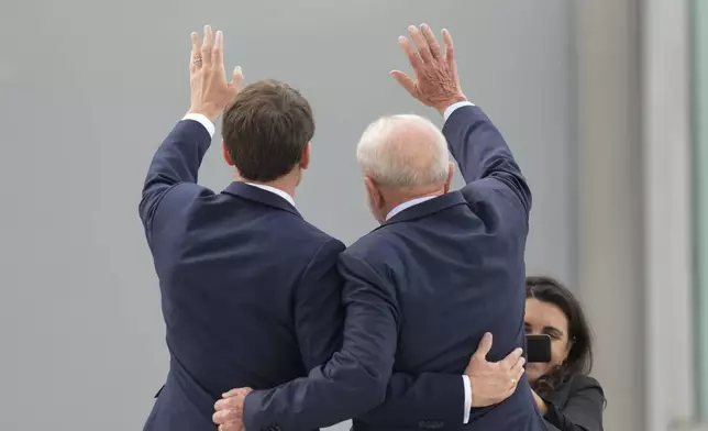 Brazil's President Luiz Inacio Lula da Silva, right, and France's President Emmanuel Macron pose for photos at Planalto presidential palace in Brasilia, Brazil, Thursday, March 28, 2024. (AP Photo/Eraldo Peres)