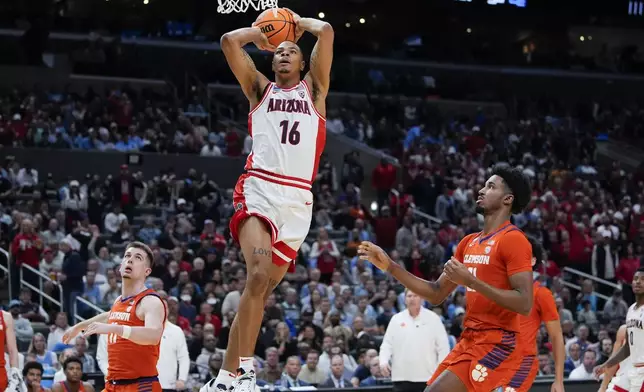 Arizona forward Keshad Johnson (16) dunks during the first half of a Sweet 16 college basketball game against Clemson in the NCAA tournament Thursday, March 28, 2024, in Los Angeles. (AP Photo/Ryan Sun)