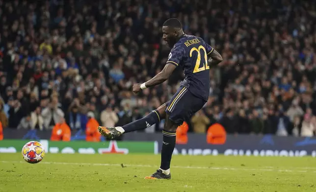 Real Madrid's Antonio Rudiger scores the winning penalty during the penalty shootout against Manchester City following the Champions League quarterfinal, second leg soccer match at the Etihad Stadium, in Manchester, England, Wednesday, April 17, 2024. (Mike Egerton/PA via AP)