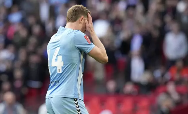 Coventry City's Benjamin David Sheaf reacts during a penalty shootout at the end of the English FA Cup semifinal soccer match between Coventry City and Manchester United at Wembley stadium in London, Sunday, April 21, 2024. (AP Photo/Alastair Grant)