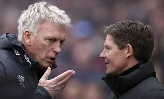 West Ham United manager David Moyes, left, and Crystal Palace manager Oliver Glasner before the English Premier League soccer match between West Ham United and Crystal Palace at Selhurst Park in London, Sunday April 21, 2024. (Steven Paston/PA via AP)
