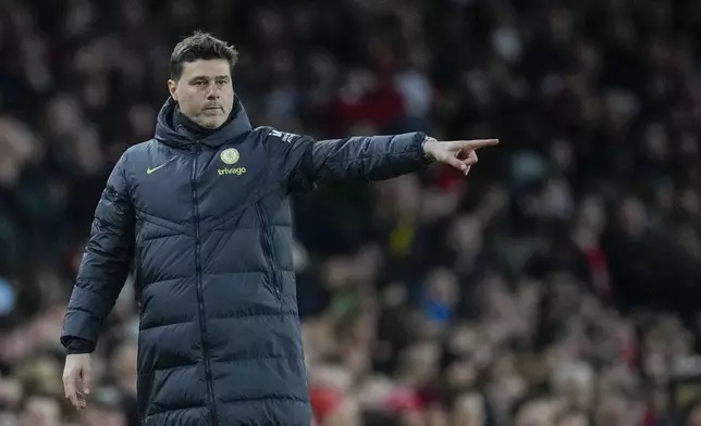 Chelsea's head coach Mauricio Pochettino gives instructions to his players during the English Premier League soccer match between Arsenal and Chelsea at Emirates Stadium in London, Tuesday, April 23, 2024. (AP Photo/Kin Cheung)