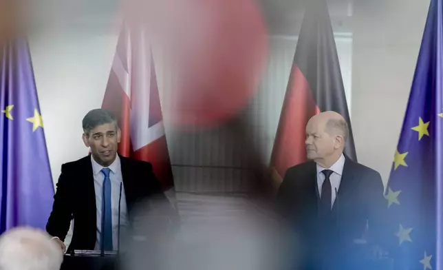 Britain's Prime Minister Rishi Sunak, left, and German Chancellor Olaf Scholz attend a press conference in Berlin, Germany, Wednesday, April 24, 2024. (AP Photo/Markus Schreiber)