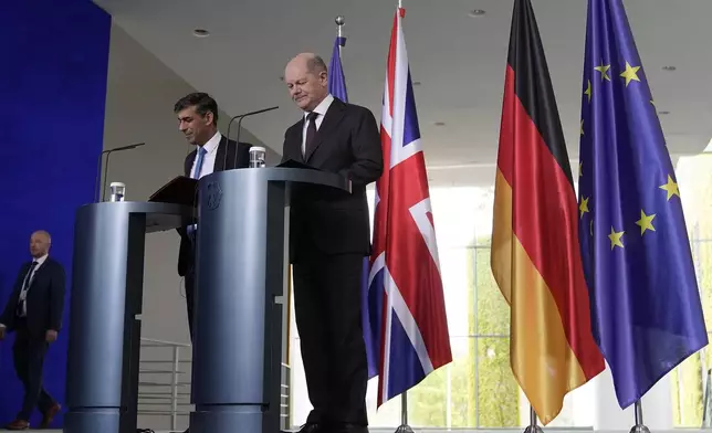 Britain's Prime Minister Rishi Sunak, left, and German Chancellor Olaf Scholz prepare for a press conference in Berlin, Germany, Wednesday, April 24, 2024.(AP Photo/Alastair Grant, Pool)