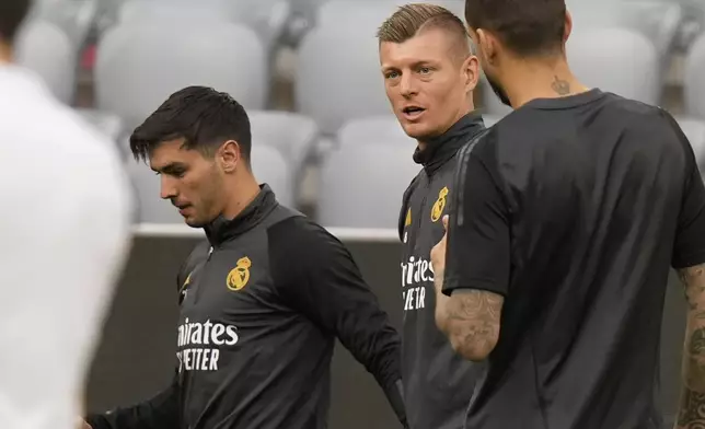 Real Madrid's Toni Kroos, center, and Brahim Diaz, left, attend a training session in Munich, Germany, Monday, April 29, 2024, ahead of the Champions League semi final first leg soccer match between FC Bayern Munich and Real Madrid. (AP Photo/Matthias Schrader)