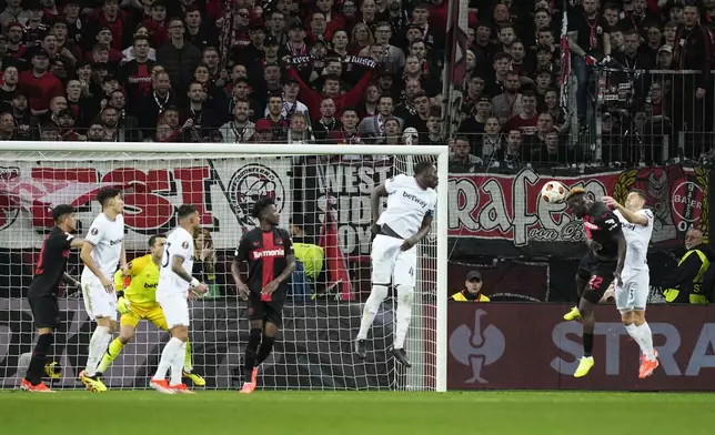 Leverkusen's Victor Boniface, second from right, scores his side's second goal during the Europa League quarterfinals first leg soccer match between Bayer 04 Leverkusen and West Ham United at the BayArena in Leverkusen, Germany, Thursday, April 11, 2024. (AP Photo/Martin Meissner)
