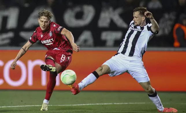 Brugge's Michal Skóras, left, tries to score next to PAOK'S Tomasz Kedziora during the Europa Conference League quarter final second leg soccer match between PAOK and Club Brugge and at Toumba stadium in the northern port city of Thessaloniki, Greece, Thursday, April 18, 2024. (AP Photo/Giannis Papanikos)