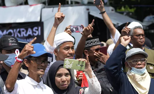 Protesters shout slogan during a rally alleging a widespread fraud in the Feb. 14 presidential election near Constitutional Court in Jakarta, Indonesia, Monday, April 22, 2024. (AP Photo/Achmad Ibrahim)