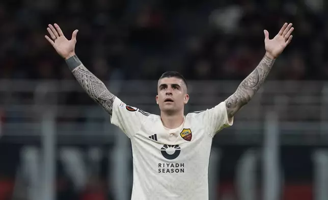 Roma's Gianluca Mancini celebrates after he scored his side's first goal during the Europa League quarterfinal first leg soccer match between AC Milan and Roma at the San Siro Stadium, in Milan, Italy, Thursday, April 11, 2024. (AP Photo/Antonio Calanni)