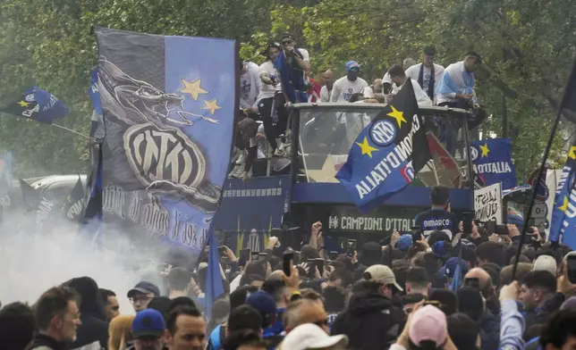 Thousands of fans cheer as a bus carries the triumphant Inter Milan soccer team players celebrating their 20th Italian Serie A top league title, in Milan, Italy, Sunday, April 28, 2024. (AP Photo/Luca Bruno)