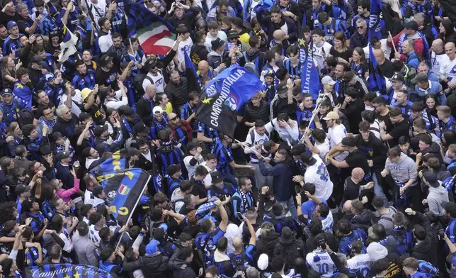 A crowd of fans wait for the bus carrying the Inter Milan soccer team players celebrating their 20th Italian Serie A top league title, in Milan, Italy, Sunday, April 28, 2024. (AP Photo/Luca Bruno)