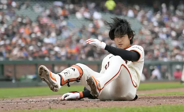 San Francisco Giants' Jung Hoo Lee reacts after avoiding a pitch against the New York Mets during the eigh inning of a baseball game in San Francisco, Wednesday, April 24, 2024. (AP Photo/Jeff Chiu)
