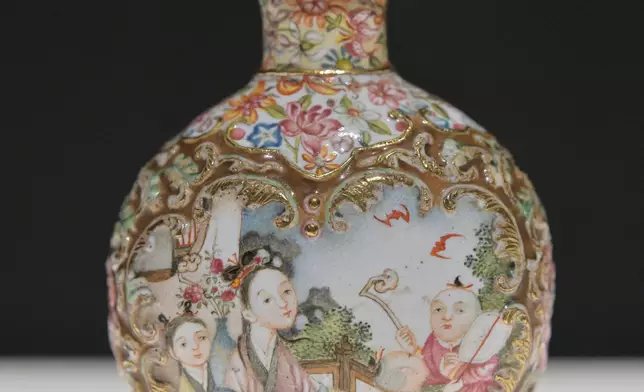 HKMoA exhibition showcases nearly 500 pieces of Chinese snuff bottles from Fuyun Xuan Collection  Souce: HKSAR Government Press Releases