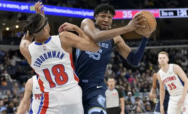 Memphis Grizzlies forward GG Jackson II, front right, handles the ball against Detroit Pistons forward Tosan Evbuomwan (18) in the first half of an NBA basketball game Friday, April 5, 2024, in Memphis, Tenn. (AP Photo/Brandon Dill)