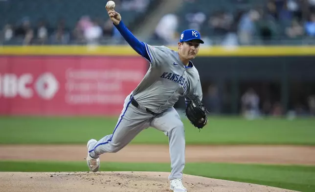 Kansas City Royals starting pitcher Seth Lugo throws against the Chicago White Sox during the first inning of a baseball game Monday, April 15, 2024, in Chicago. (AP Photo/Erin Hooley)