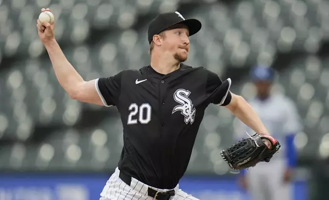 Chicago White Sox pitcher Erick Fedde throws against the Kansas City Royals during the second inning in the second baseball game of a doubleheader, Wednesday, April 17, 2024, in Chicago. (AP Photo/Erin Hooley)